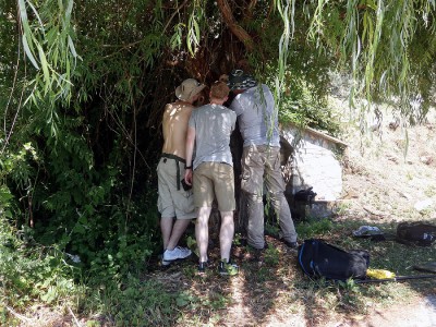 I od razu w terenie! Morimusa od lewej wypatrują: Sebastian &quot;Tempelik&quot;, Krzysiek &quot;Pachu&quot; i Andrzej &quot;Kafelan&quot;.