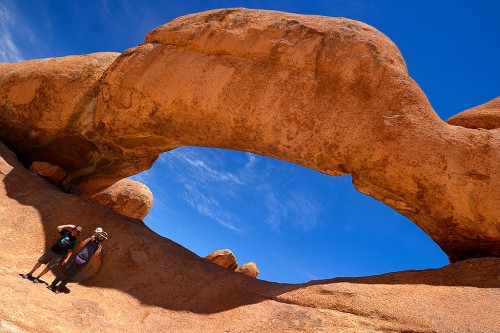 Skała &quot;Bridge&quot; w rejonie Spitzkoppe.