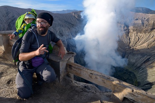 Treking z młodym na kraterze Bromo.