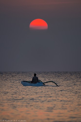 Zachód słońca nad Morzem Jawajskim.