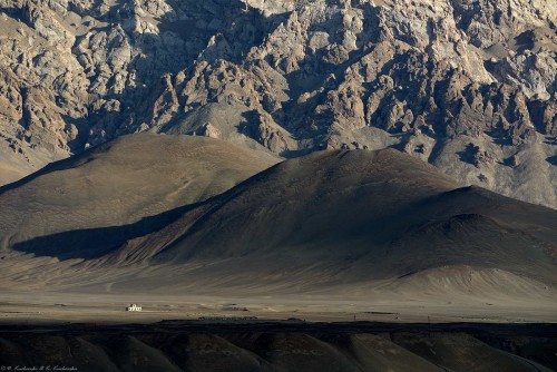 Domek na prerii... znaczy się, górskiej, skalistej pustyni ;)