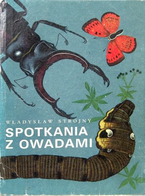 Ta ksiażka składa sie z ciekawych felietonów o różnych owadach, nieco mniej zdjęć ilustracyjnych, niestety wydruk zdjęć dość słaby, bo brak tablic na papierze kredowym, a papier całości raczej gazetowy.<br />Co ciekawe - okładka nie z jego zdjęć, ale J. Heintz